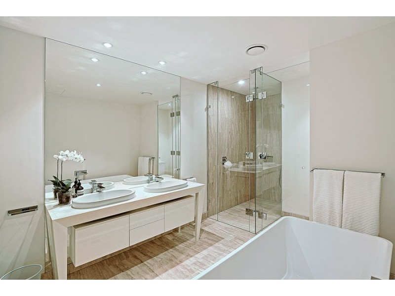 502 W Penthouse 1 Marina Drive, Benowa QLD 4217