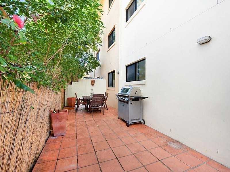 3/10-12 Darrambul Street, Surfers Paradise QLD 4217