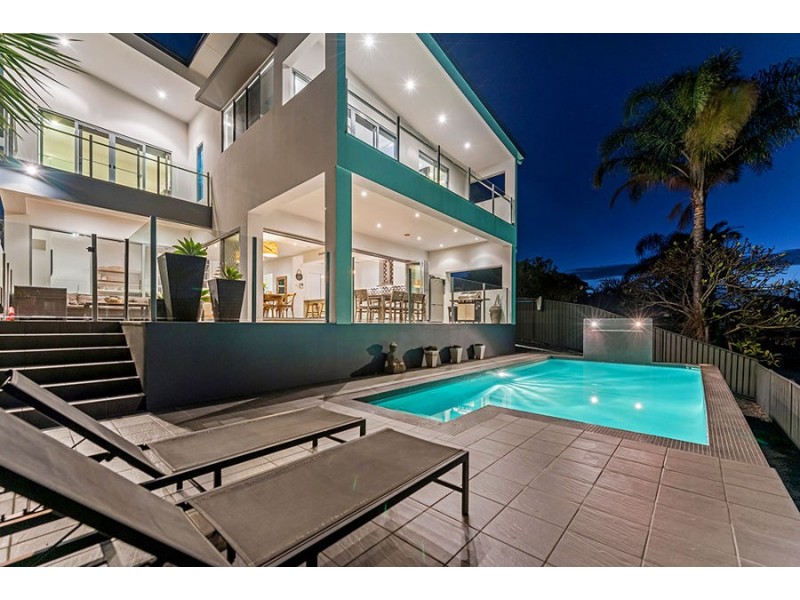 11 San Michele Court, Broadbeach Waters QLD 4218