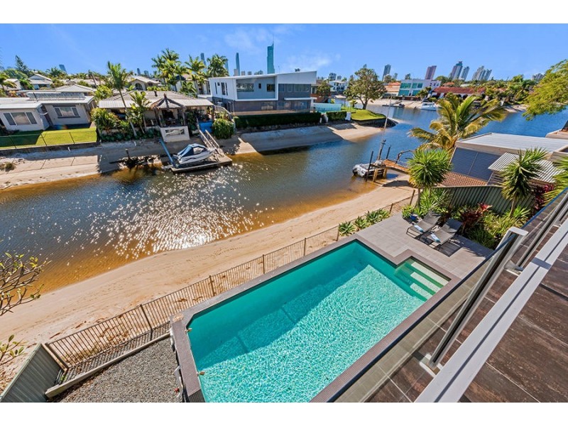 11 San Michele Court, Broadbeach Waters QLD 4218