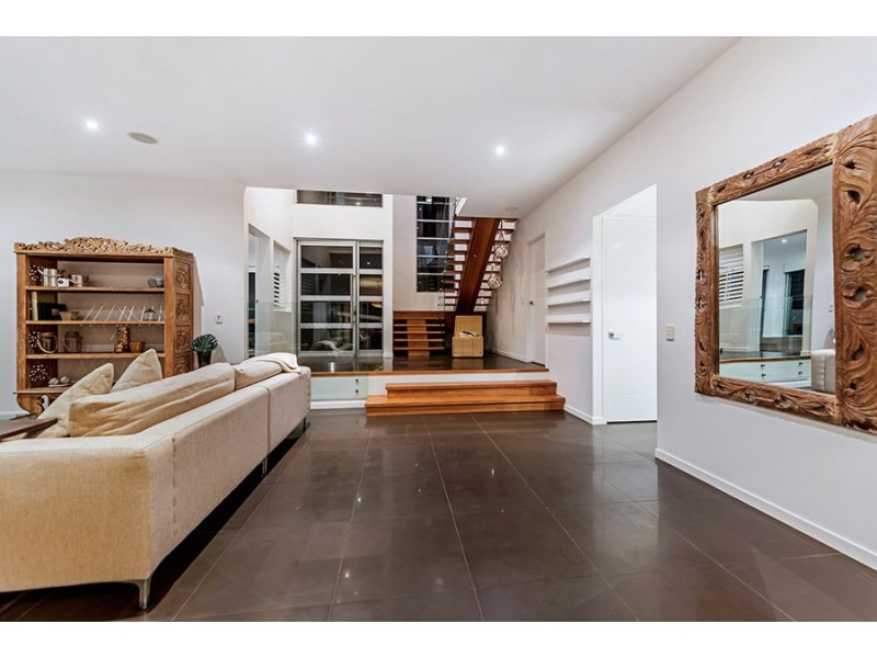 11 San Michele Court, Broadbeach Waters QLD 4218
