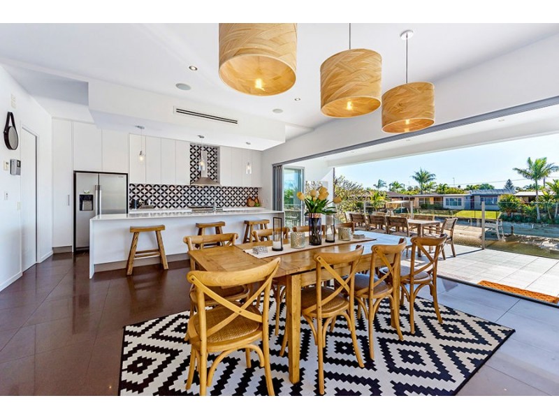 11 San Michele Court, Broadbeach Waters QLD 4218