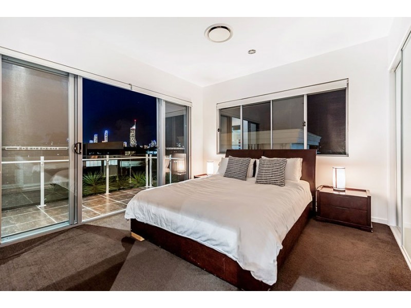 11 San Michele Court, Broadbeach Waters QLD 4218