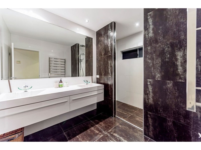 11 San Michele Court, Broadbeach Waters QLD 4218