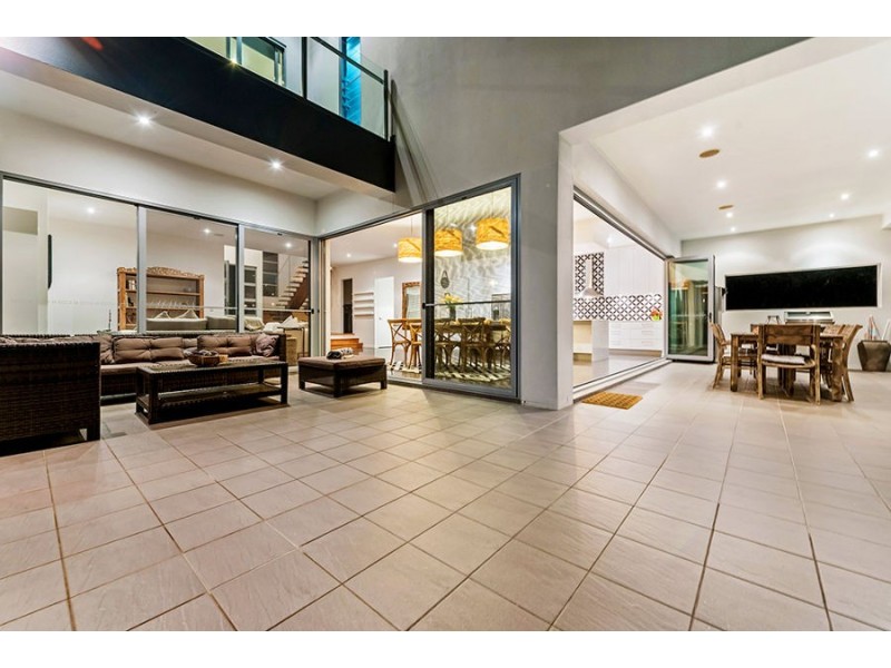 11 San Michele Court, Broadbeach Waters QLD 4218