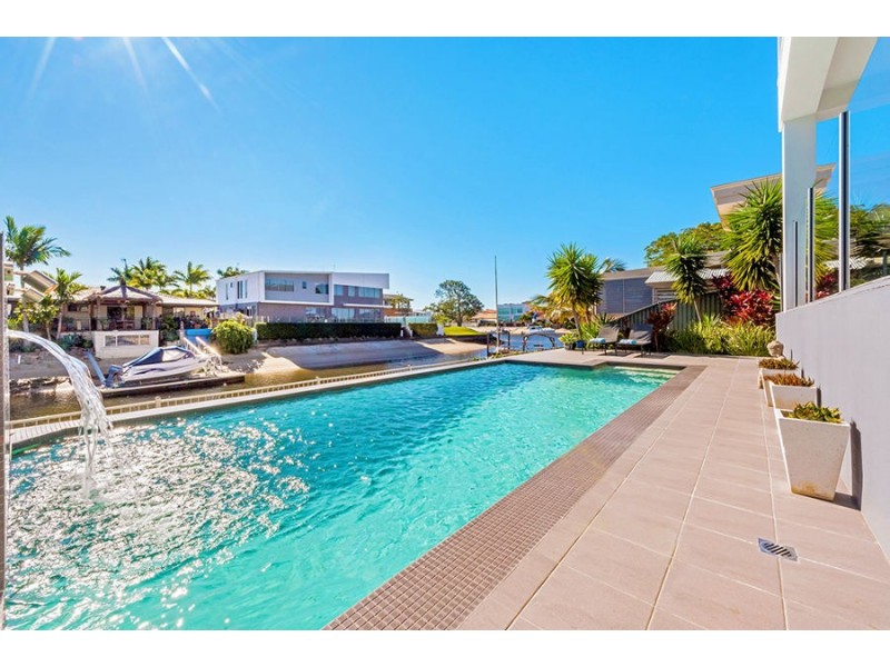 11 San Michele Court, Broadbeach Waters QLD 4218