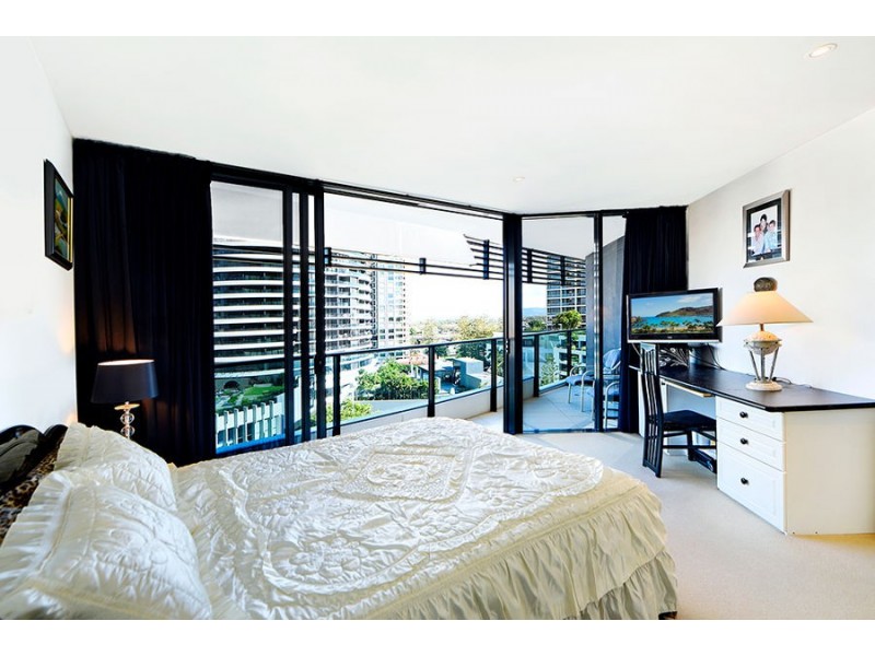 701/1 Oracle Boulevarde, Broadbeach QLD 4218