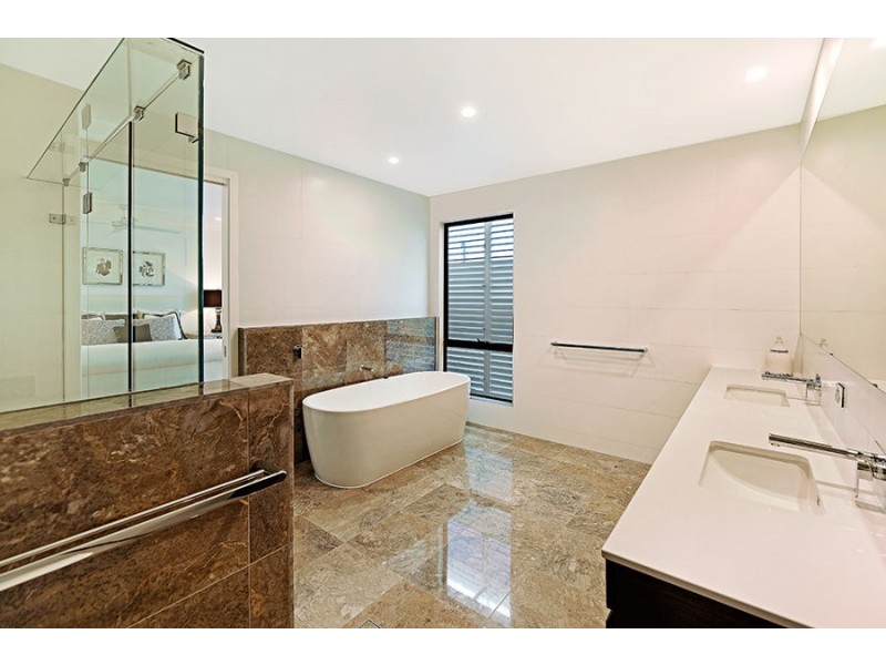 40 Via Roma, Isle Of Capri QLD 4217