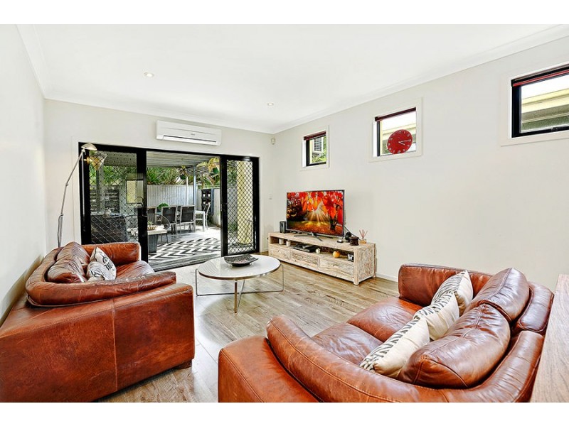 2/39 Peerless Avenue, Mermaid Beach QLD 4218