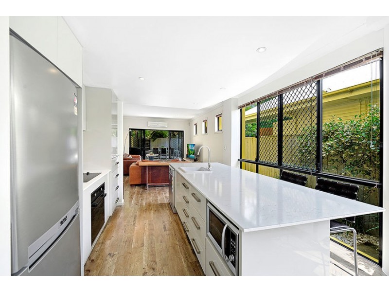 2/39 Peerless Avenue, Mermaid Beach QLD 4218