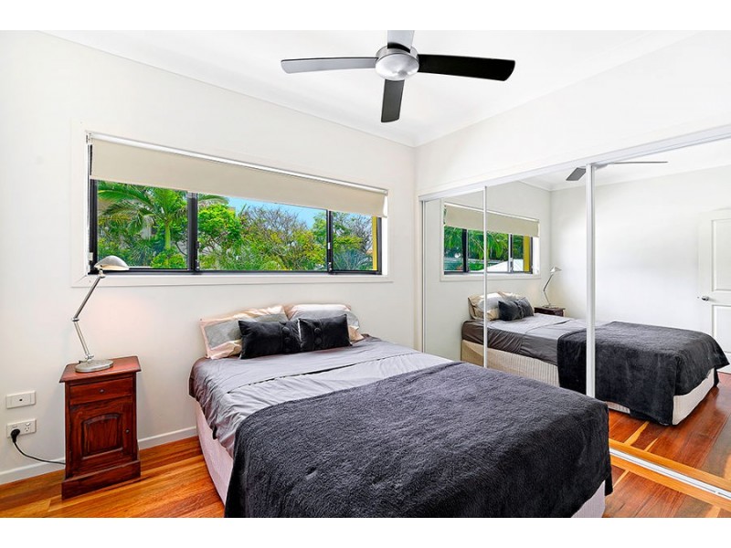 2/39 Peerless Avenue, Mermaid Beach QLD 4218