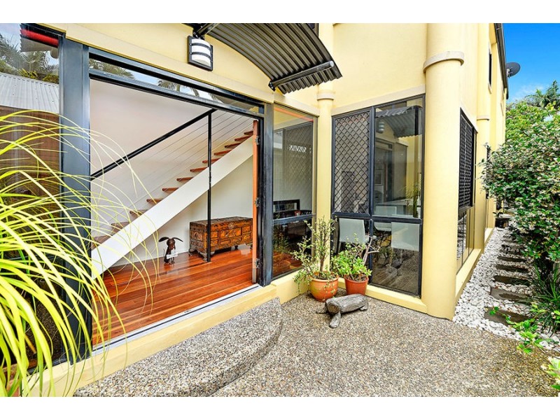 2/39 Peerless Avenue, Mermaid Beach QLD 4218