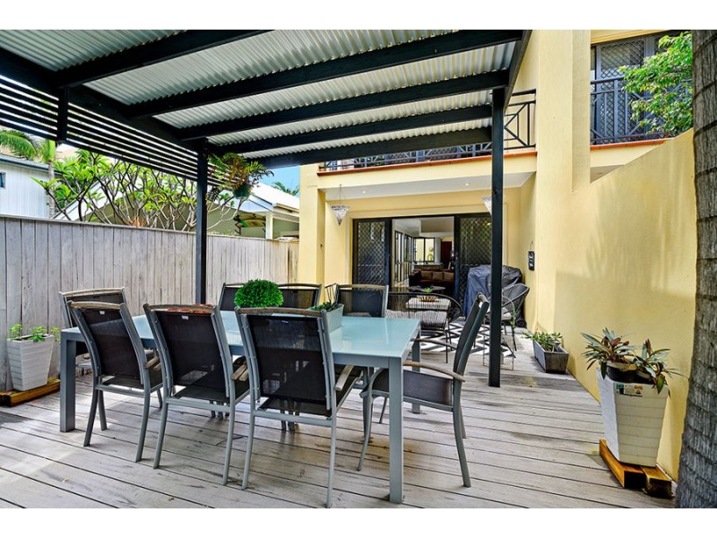 2/39 Peerless Avenue, Mermaid Beach QLD 4218