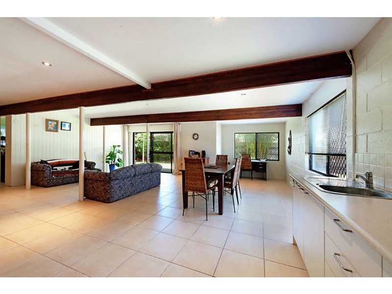 6 Coombe Place, Hope Island QLD 4212