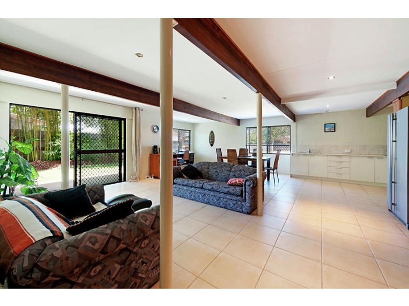 6 Coombe Place, Hope Island QLD 4212