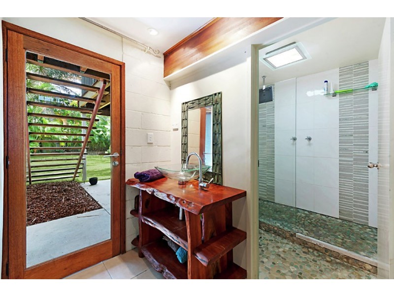 6 Coombe Place, Hope Island QLD 4212