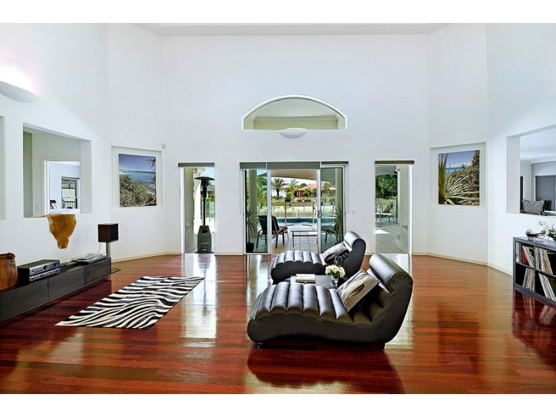 31 Beverley Crescent, Broadbeach Waters QLD 4218