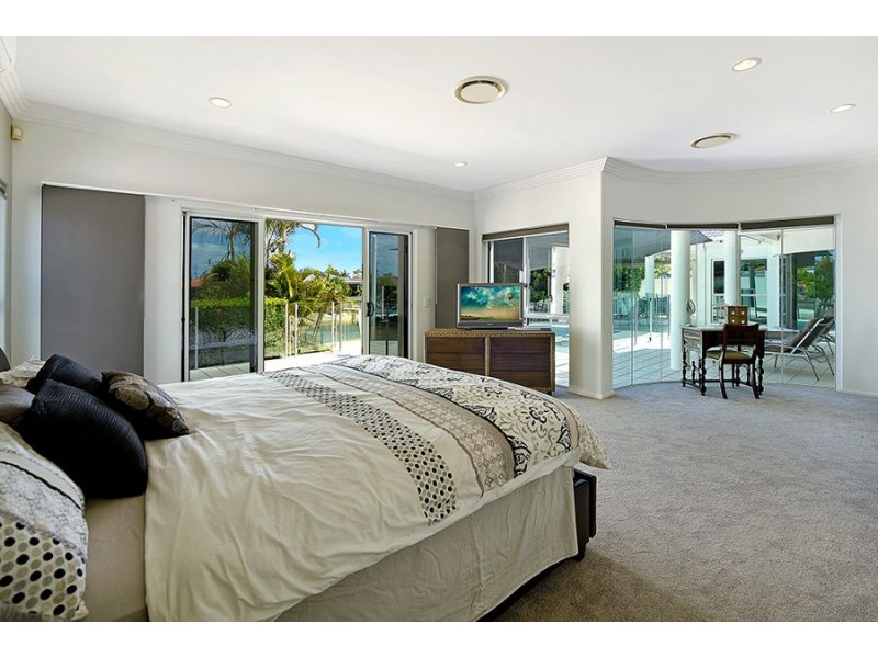 31 Beverley Crescent, Broadbeach Waters QLD 4218