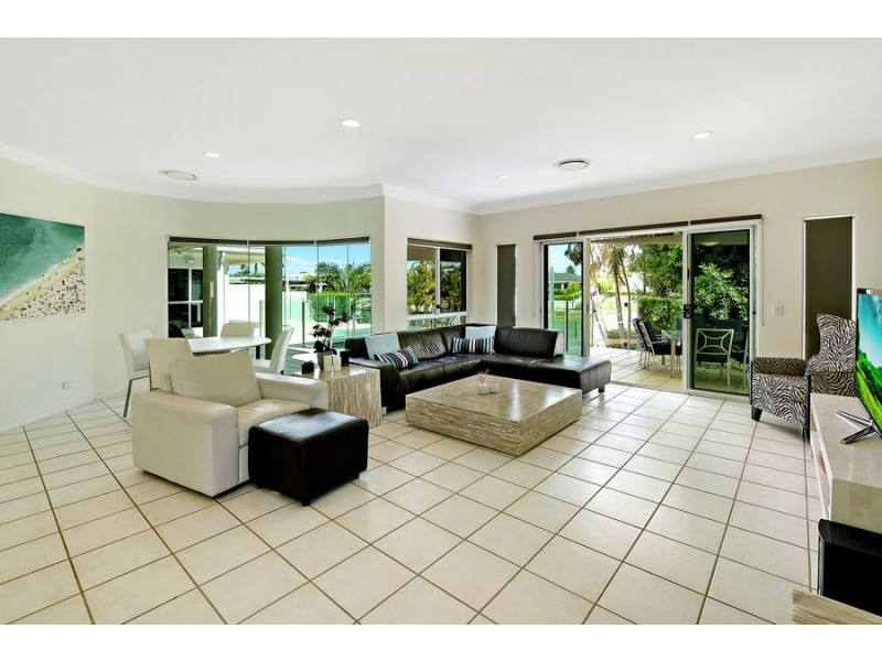 31 Beverley Crescent, Broadbeach Waters QLD 4218