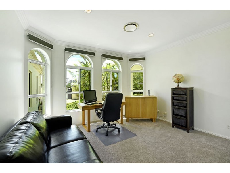 31 Beverley Crescent, Broadbeach Waters QLD 4218