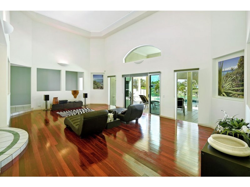 31 Beverley Crescent, Broadbeach Waters QLD 4218