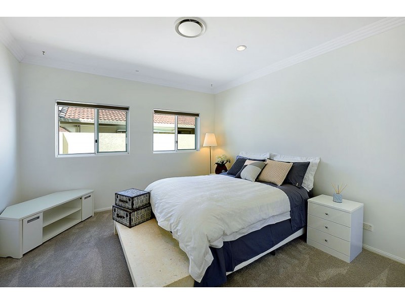 31 Beverley Crescent, Broadbeach Waters QLD 4218