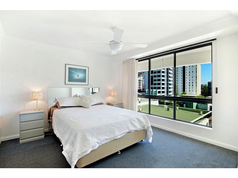 072/15 Victoria Avenue, Broadbeach QLD 4218