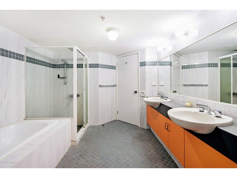072/15 Victoria Avenue, Broadbeach QLD 4218