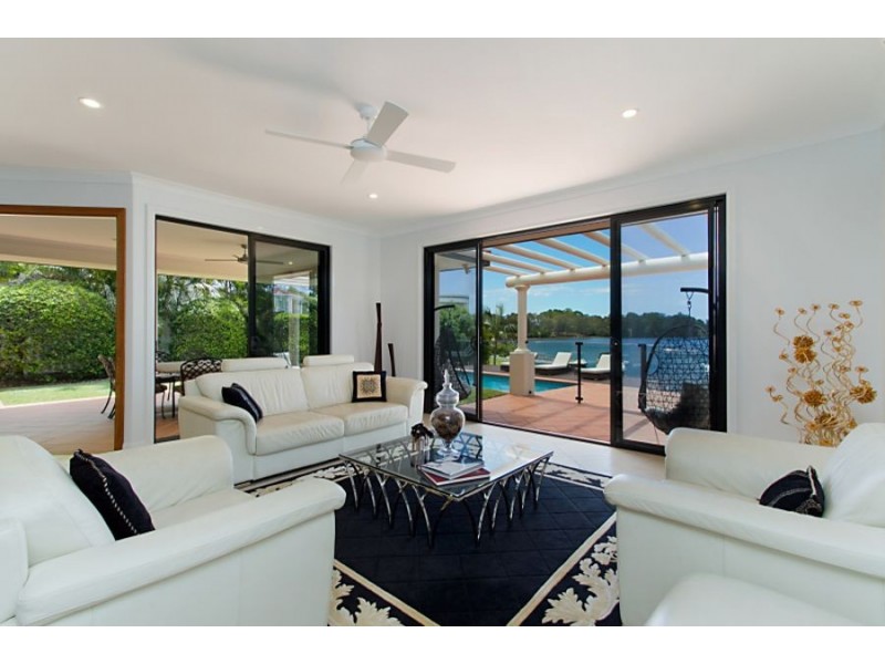5 St Martin Place, Clear Island Waters QLD 4226