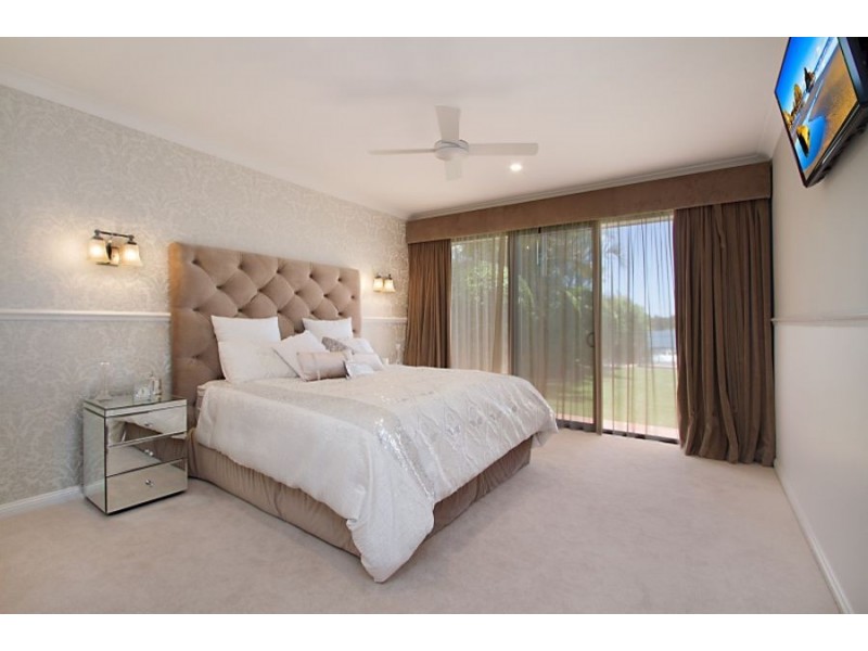5 St Martin Place, Clear Island Waters QLD 4226