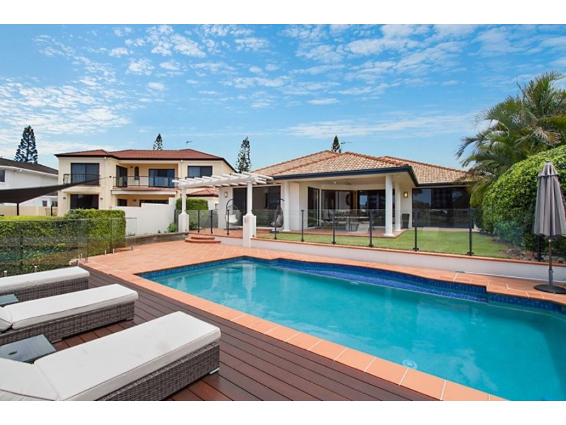 5 St Martin Place, Clear Island Waters QLD 4226