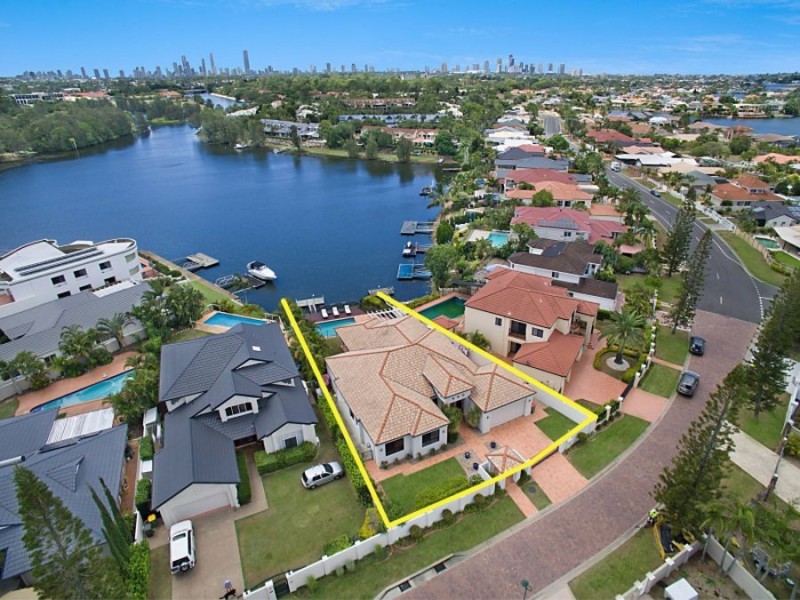 5 St Martin Place, Clear Island Waters QLD 4226