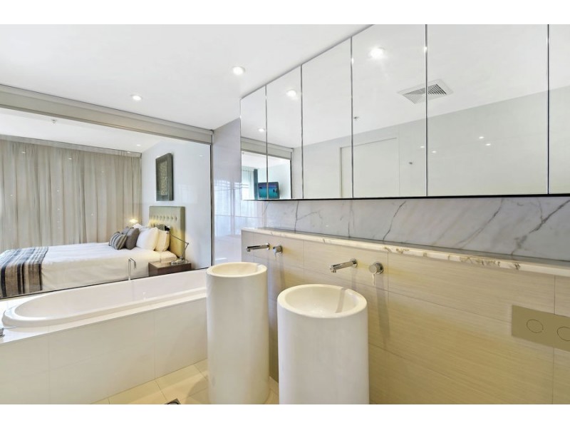 21307/21 Elizabeth Avenue, Broadbeach QLD 4218