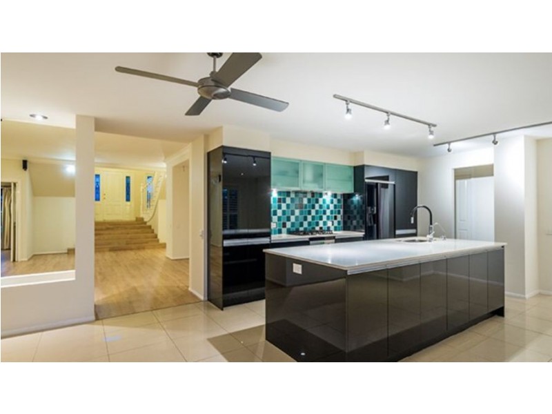 52 Martingale Curcuit, Clear Island Waters QLD 4226