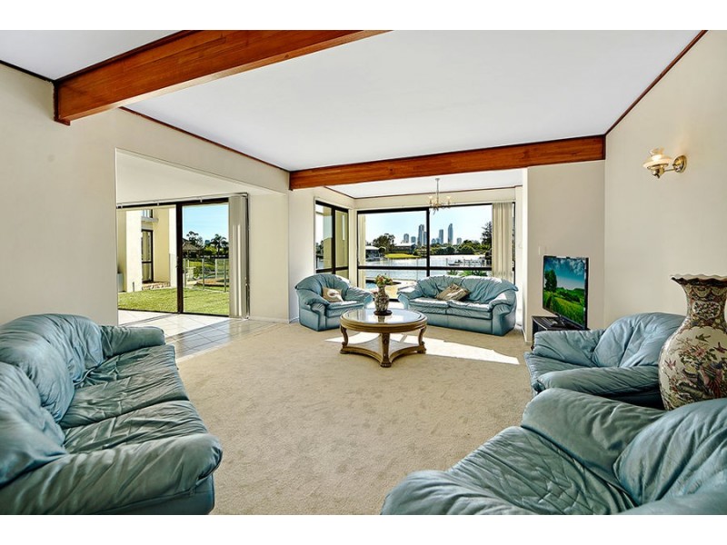 4 Saywell Street, Sorrento QLD 4217