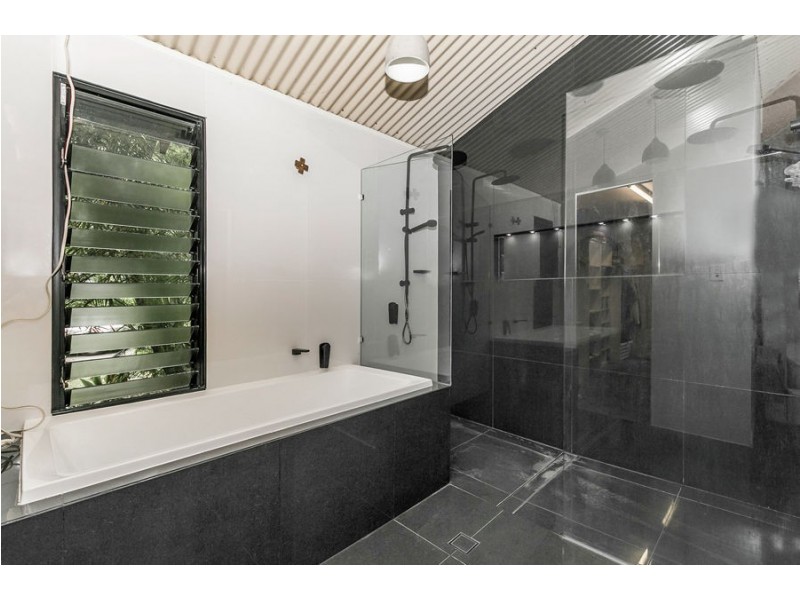 11 Wirildar Drive, Elanora QLD 4221