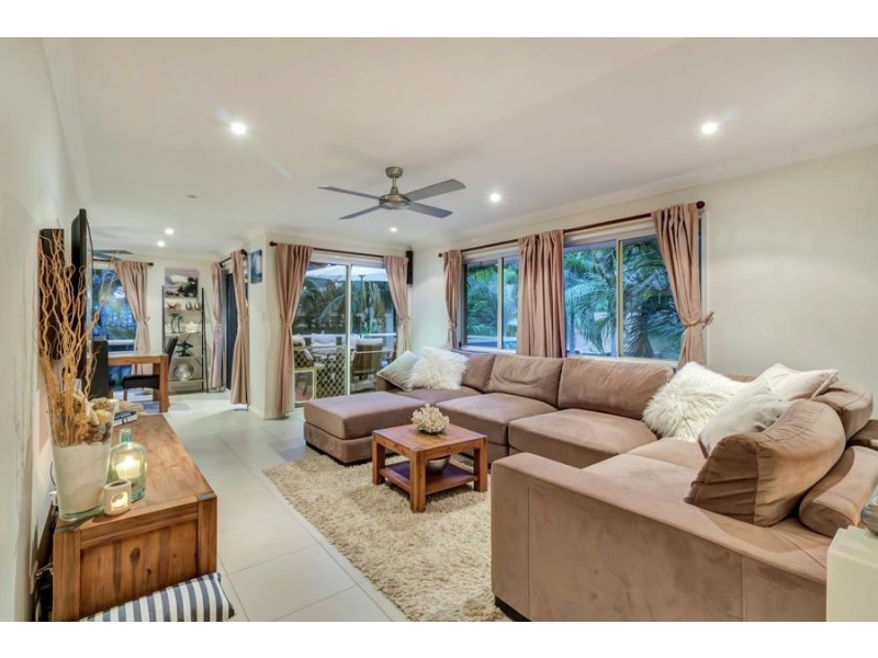 23 Kalamunda Close, Elanora QLD 4221