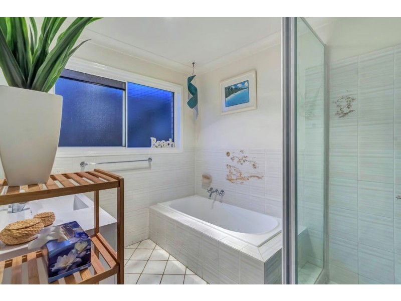 23 Kalamunda Close, Elanora QLD 4221