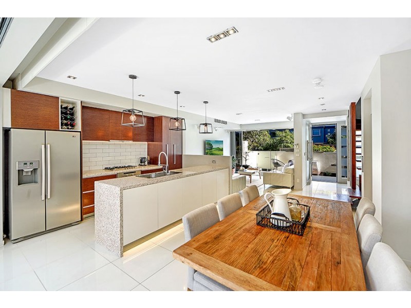 4/13 Second Avenue, Broadbeach QLD 4218