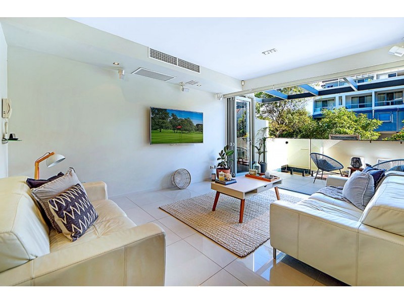 4/13 Second Avenue, Broadbeach QLD 4218