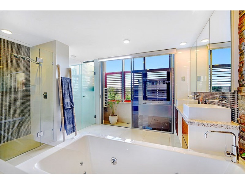 4/13 Second Avenue, Broadbeach QLD 4218