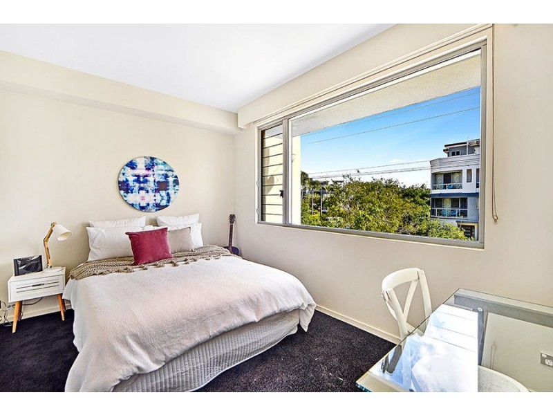 4/13 Second Avenue, Broadbeach QLD 4218