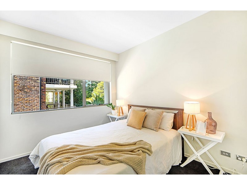 4/13 Second Avenue, Broadbeach QLD 4218