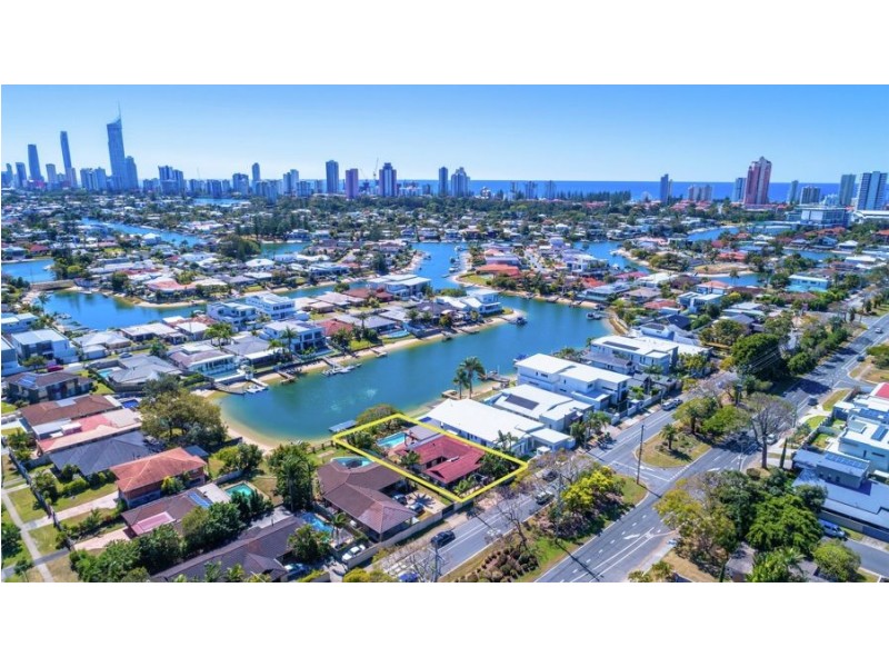 95 T E Peters Drive, Broadbeach Waters QLD 4218