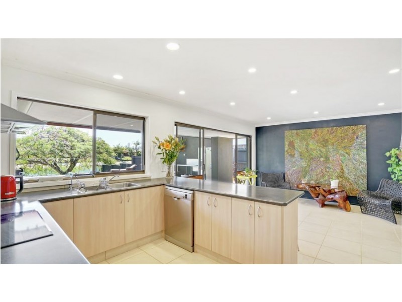 95 T E Peters Drive, Broadbeach Waters QLD 4218