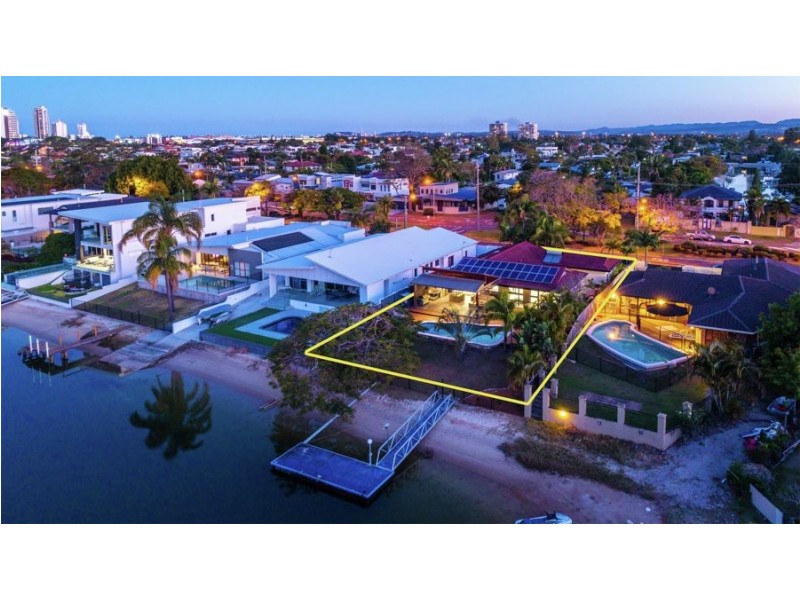 95 T E Peters Drive, Broadbeach Waters QLD 4218