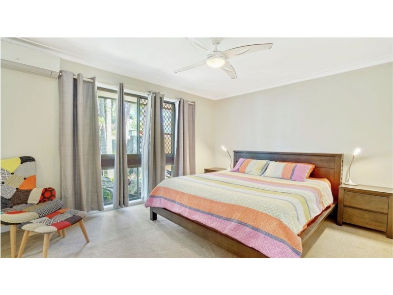 95 T E Peters Drive, Broadbeach Waters QLD 4218