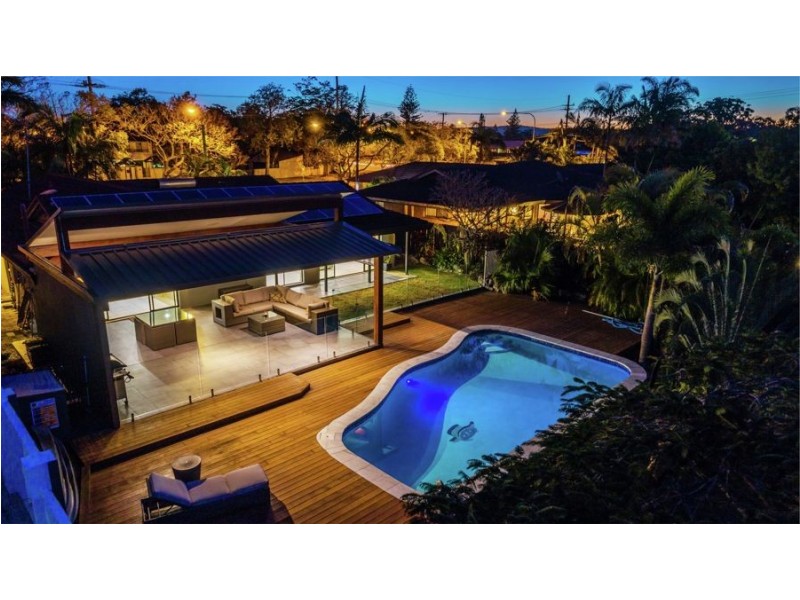 95 T E Peters Drive, Broadbeach Waters QLD 4218