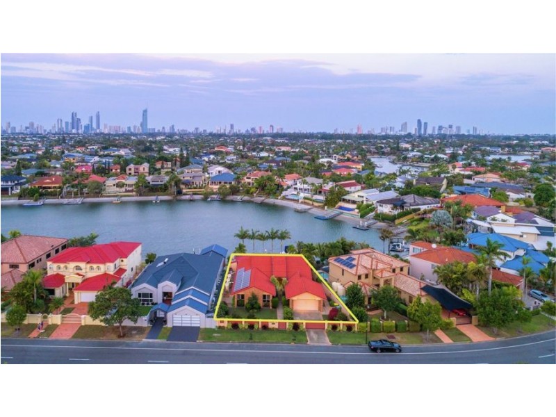 74 EDINBURGH ROAD, Benowa Waters QLD 4217