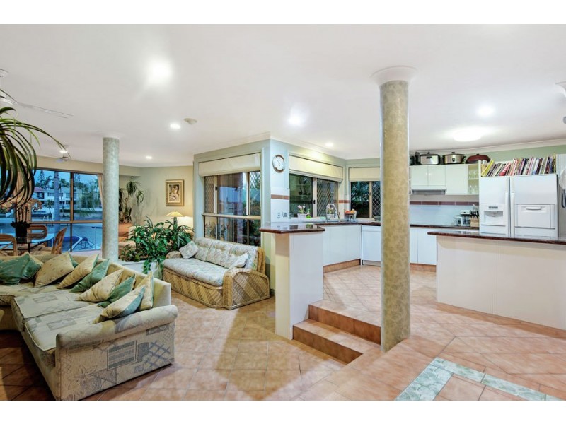 74 EDINBURGH ROAD, Benowa Waters QLD 4217